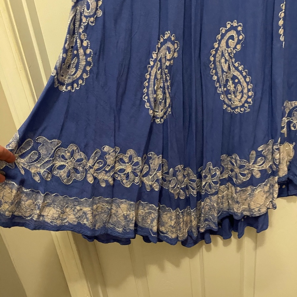 ⬇️ Embroidered Shift Dress - Picture 5 of 5